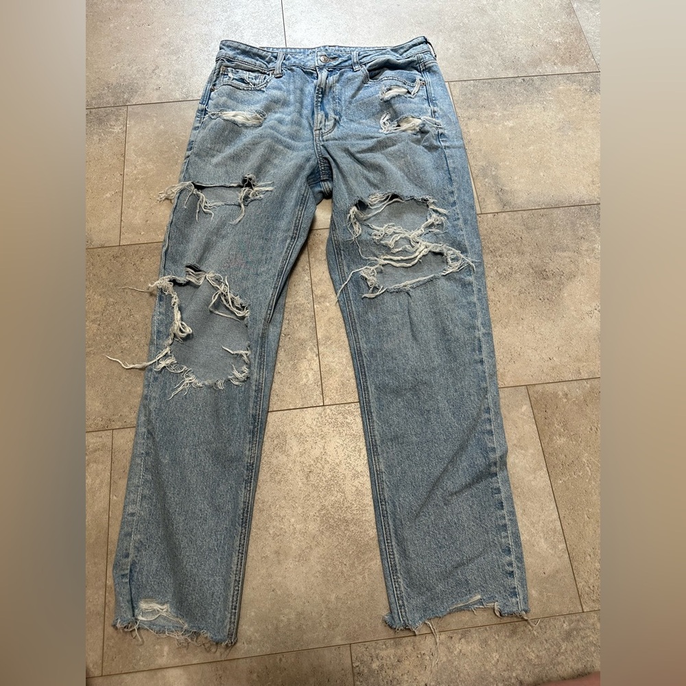 American Eagle “strigid” distressed mom jeans size 12